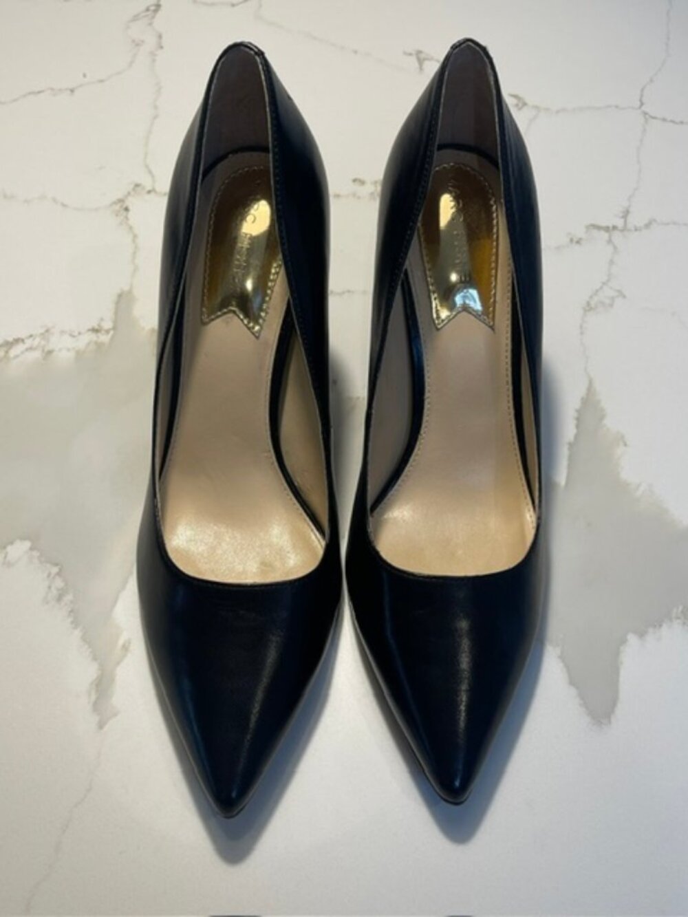 Marc Fisher "Marigolo" Blk Leather Pump - excellent like-new condition. Size: 9